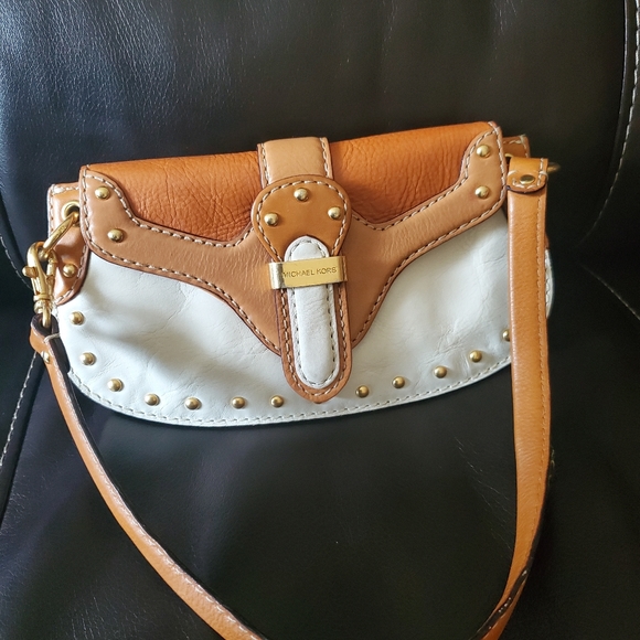 Michael Kors Uptown Astor Wristlet - Picture 11 of 14